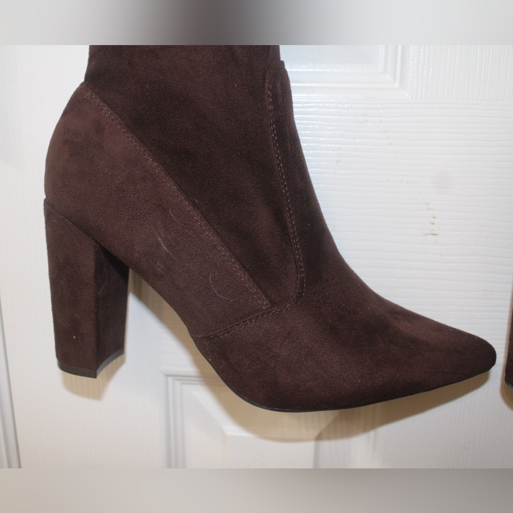 BAMBOO Size 10 Brown Over the Knee Suede Boots with tie on back - Picture 2 of 13